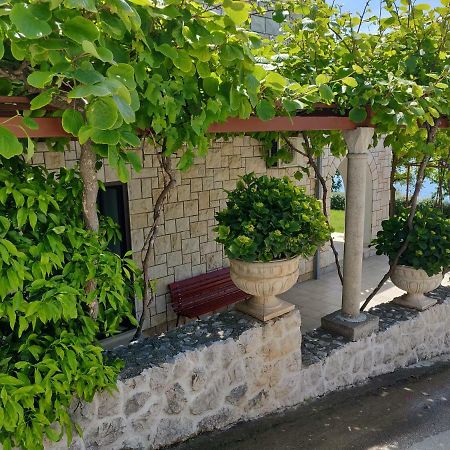 Guest house Burin Mlini Exterior foto