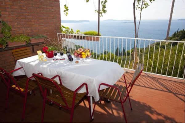 Guest house Burin Mlini Exterior foto