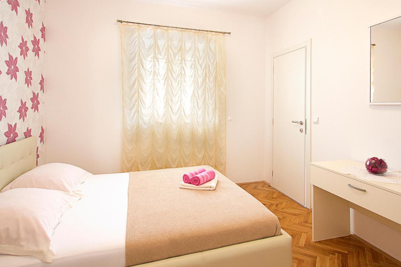 Guest house Burin Mlini Exterior foto