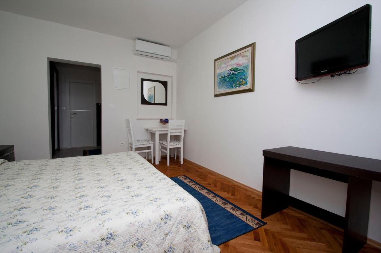 Guest house Burin Mlini Exterior foto